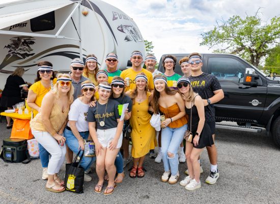 Fans-Group-Tailgate-HZ Fans-Group-Tailgate-HZ
